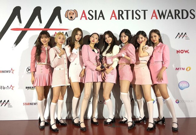 Nayeon (TWICE) năm lần bảy lượt mặc đồ một mình một kiểu, muốn chơi trội hay gì? ảnh 1