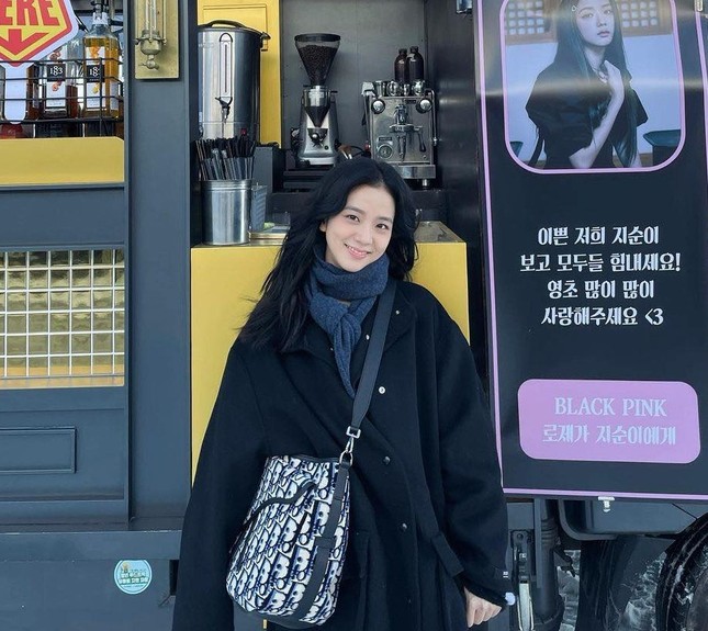 Jisoo chưa được hát solo: Quyết định đúng của YG Ent hay chị cả BLACKPINK lại chịu ấm ức? ảnh 3