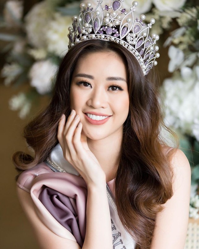 Không hẹn mà gặp, hai nàng Khánh Vân đều chung cảnh tỏa sáng đầu năm, thị phi cuối năm ảnh 4
