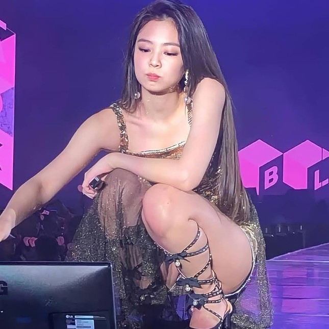 Ngất ngây với loạt ảnh không chỉnh sửa của Jennie: Đúng là “đẹp như búp bê sống” ảnh 1