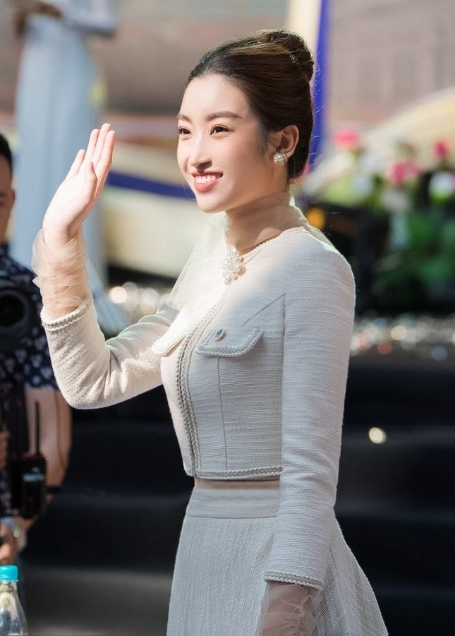 Váy cạp cao khoe eo thon như Seo Ye Ji đang thành "chân ái" của hàng loạt sao châu Á ảnh 9