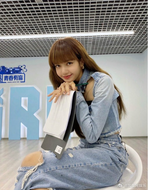 Mặc đồ, làm tóc giống hệt “cô giáo” Lisa nhưng vì sao An Kỳ (THE9) lại bị chê thẳng thừng? ảnh 1