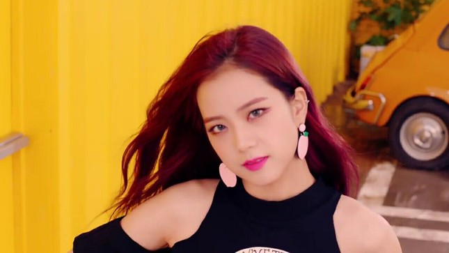 Dựa vào đâu mà netizen khen Jisoo ngày càng có khí chất và phong thái của một diễn viên? ảnh 3