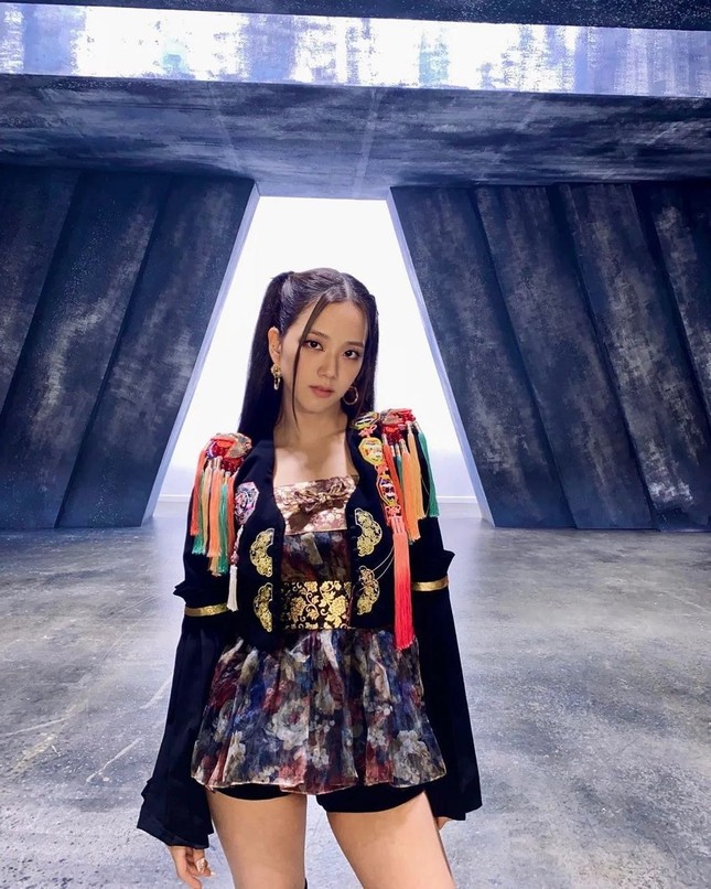 Cứ ngỡ Dahyun (TWICE) đụng hàng hanbok với Jisoo (BLACKPINK) nhưng sự thực ê chề hơn nhiều ảnh 3