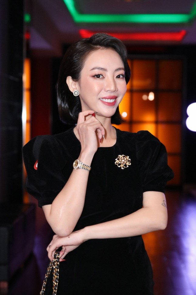 Chia tay chị Mười Ba cá tính, Thu Trang hóa quý cô kiêu kỳ chứng tỏ “ai rồi cũng khác” ảnh 1