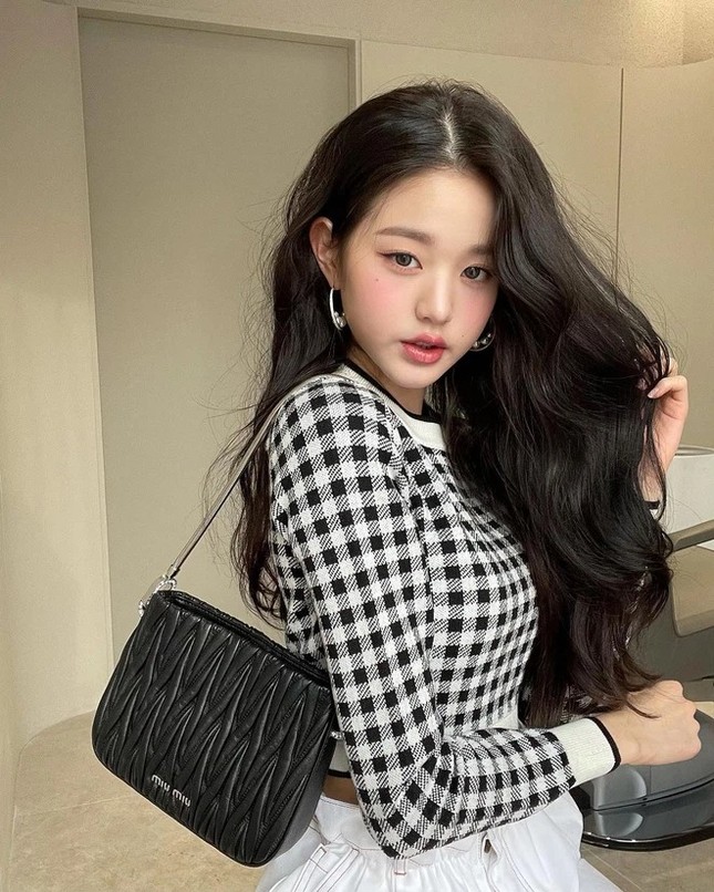 Ngắm nhan sắc đỉnh cao của Jang Won Young: Mặc đồ đơn giản vẫn ăn đứt hàng loạt đàn chị ảnh 1
