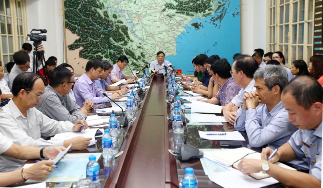 Còn 34 tàu, 96 ngư dân trong vùng nguy hiểm của bão số 3 ảnh 1