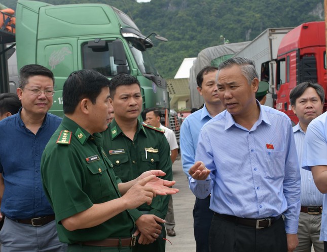 Vì sao 500 xe nông sản Việt Nam bị 'tắc' ở cửa khẩu Tân Thanh? ảnh 1