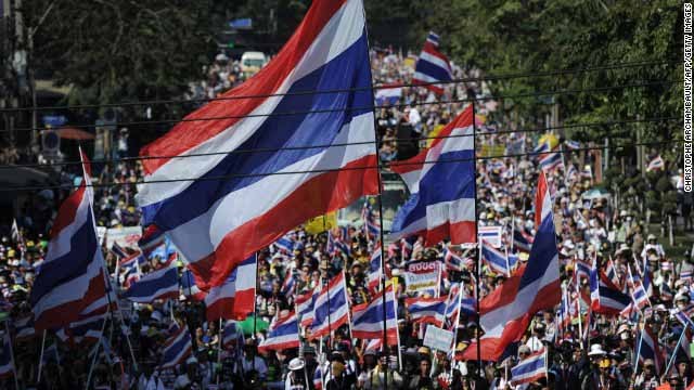 Nổ súng ngày 'đóng cửa' Bangkok, 2 người bị thương ảnh 1