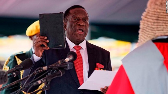 Người dân Zimbabwe reo hò mừng tân tổng thống nhậm chức ảnh 3