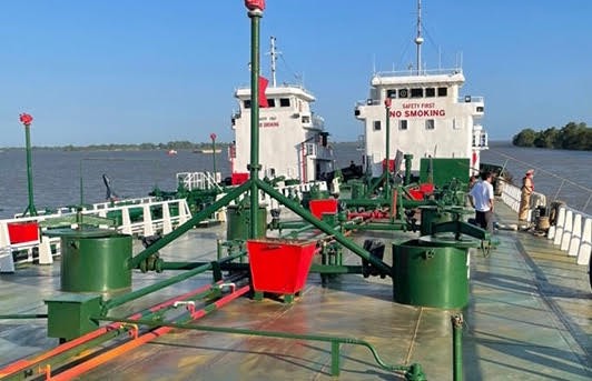 Công an truy bắt 2 tàu bỏ trốn trong chuyên án buôn 200 triệu lít xăng giả, khởi tố thêm 3 bị can ảnh 1