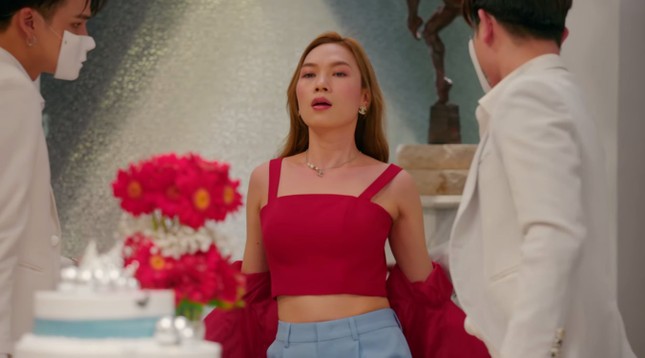 “Chị đẹp” Mỹ Tâm sang chảnh trong MV mới với loạt phụ kiện đến từ thương hiệu Chanel ảnh 8