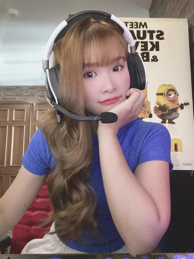 Khởi My đáp trả cực gắt khi bị chê hết thời, khẳng định "ca sĩ hội chợ cũng là ca sĩ" ảnh 1