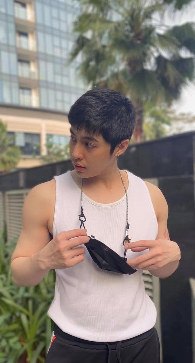 Noo Phước Thịnh đăng ảnh “thả thính”, netizen lại bóc mẽ trình photoshop “giả trân“ ảnh 2