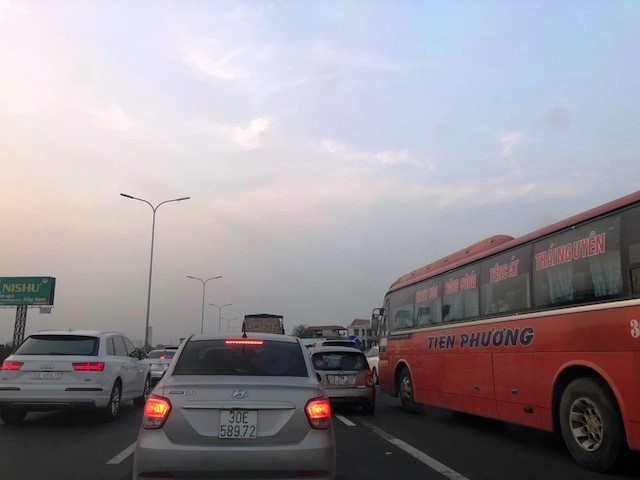 Bức xúc vì cao tốc Pháp Vân - Cầu Giẽ 'cứ cuối tuần là tắc' ảnh 3