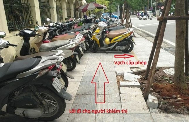 Vỉa hè lạc loài, xoá lối đi dành cho người mù của 'đại gia' Hà Nội ảnh 5