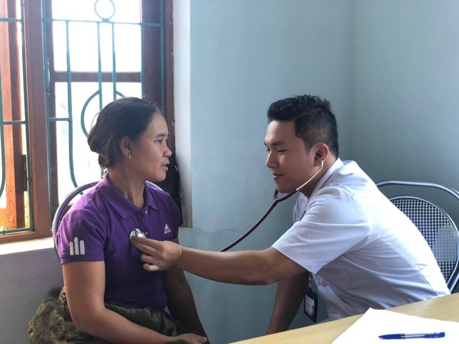 Nhật ký đầy năng lượng của bác sỹ trẻ nghìn like bị cách ly vì Covid-19 ảnh 1