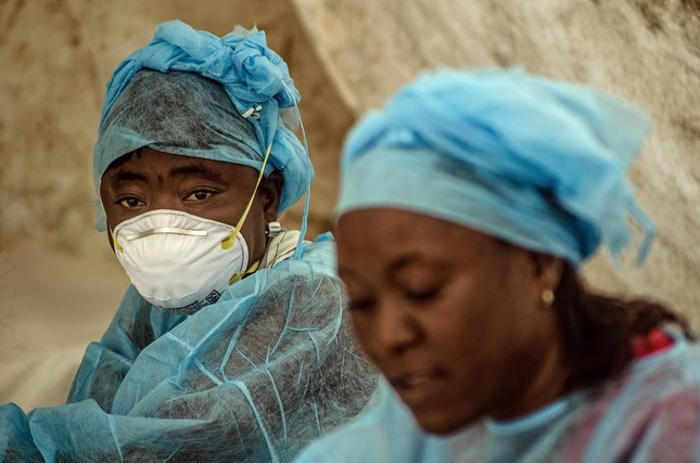Những hình ảnh đau lòng về dịch bệnh khủng khiếp Ebola ảnh 10