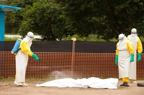 Những hình ảnh đau lòng về dịch bệnh khủng khiếp Ebola ảnh 12