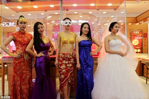 Cận cảnh bộ nội y bằng vàng ròng giá hơn 10 tỷ đồng ảnh 3