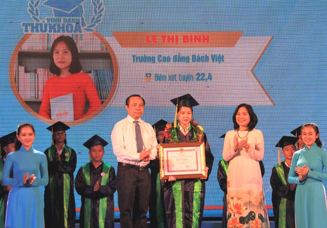 TPHCM vinh danh 66 tân sinh viên và tân cử nhân tiêu biểu ảnh 5