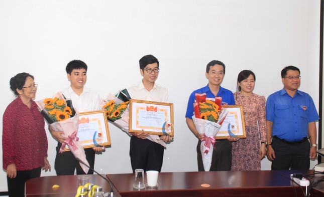 Trao giải thưởng Phạm Ngọc Thạch cho 28 y bác sĩ trẻ TPHCM ảnh 2