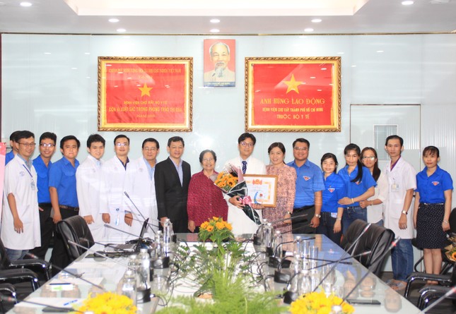Trao giải thưởng Phạm Ngọc Thạch cho 28 y bác sĩ trẻ TPHCM ảnh 1