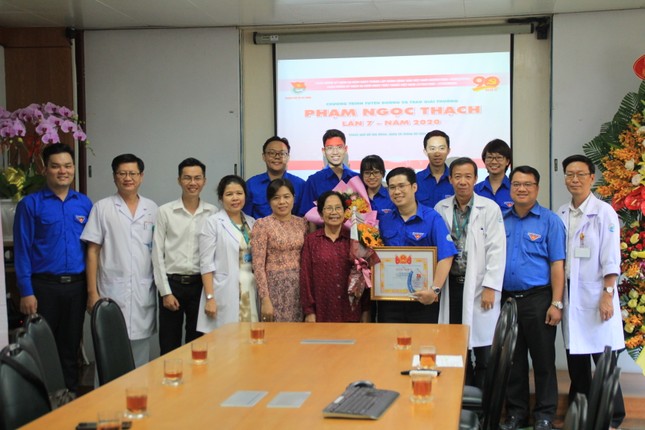 Trao giải thưởng Phạm Ngọc Thạch cho 28 y bác sĩ trẻ TPHCM ảnh 3