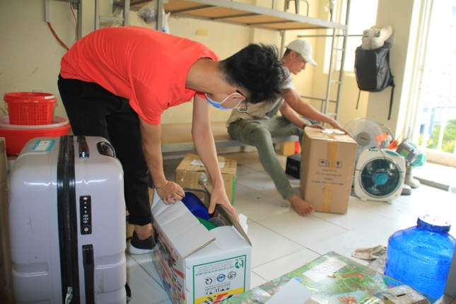 Tình nguyện viên ở Ký túc xá làm nơi cách ly ảnh 6