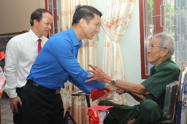 Trung ương Đoàn tri ân gia đình chính sách, người có công ảnh 4