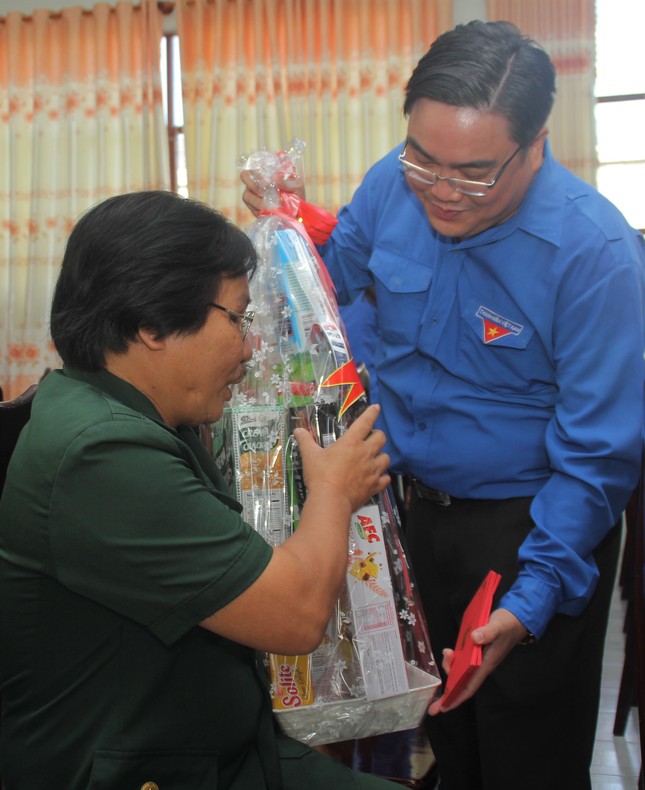 Trung ương Đoàn tri ân gia đình chính sách, người có công ảnh 6