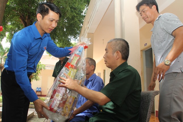 Trung ương Đoàn tri ân gia đình chính sách, người có công ảnh 7
