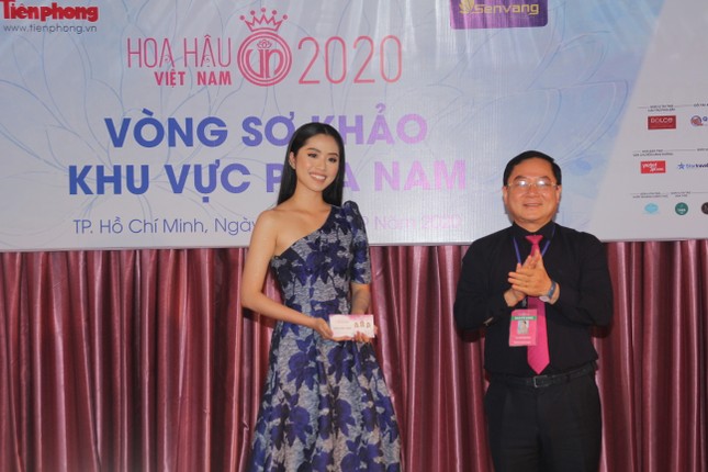 Thí sinh cao nhất Hoa hậu Việt Nam 2020 với 1m84: 'Vào Bán kết làm em bất ngờ và bối rối' ảnh 4