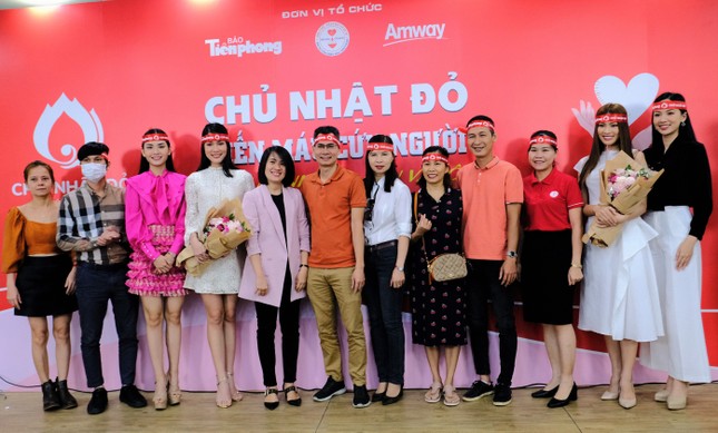 Dàn Á hậu, người đẹp HHVN khuấy động Chủ nhật Đỏ tại TPHCM ảnh 3