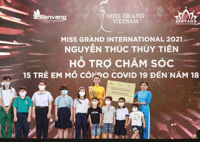 Toàn cảnh cuộc hội ngộ đầy xúc cảm của Hoa hậu Thùy Tiên với người hâm mộ quê nhà ảnh 6