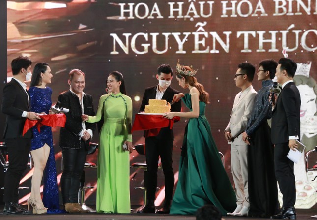 Toàn cảnh cuộc hội ngộ đầy xúc cảm của Hoa hậu Thùy Tiên với người hâm mộ quê nhà ảnh 8
