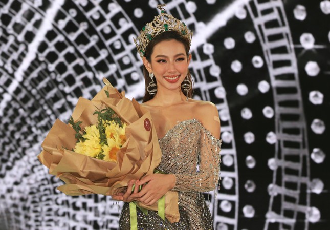 Toàn cảnh cuộc hội ngộ đầy xúc cảm của Hoa hậu Thùy Tiên với người hâm mộ quê nhà ảnh 12