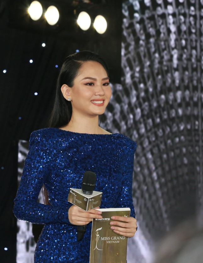 Toàn cảnh cuộc hội ngộ đầy xúc cảm của Hoa hậu Thùy Tiên với người hâm mộ quê nhà ảnh 15
