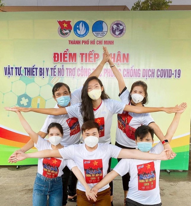 Tân hoa hậu Hoàn vũ Việt Nam 2022 là tình nguyện viên năng nổ nhiệt huyết chống dịch COVID-19 ảnh 11