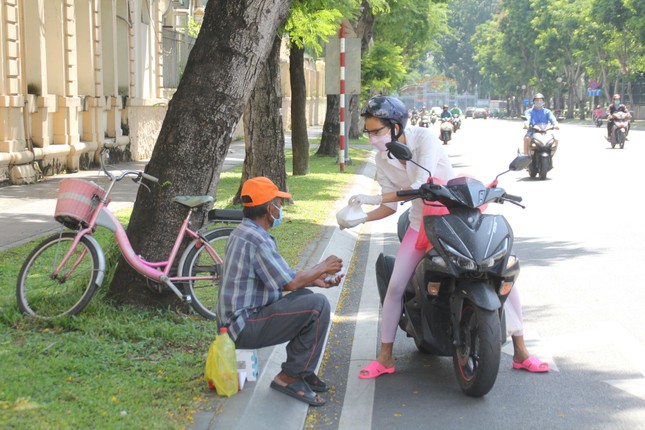 Tân hoa hậu Hoàn vũ Việt Nam 2022 là tình nguyện viên năng nổ nhiệt huyết chống dịch COVID-19 ảnh 12