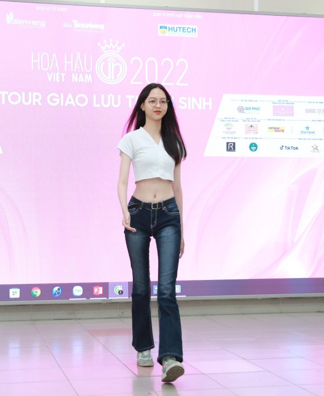 Á hậu Phương Nhi trong buổi tuyển sinh Hoa hậu Việt Nam 2022 ảnh 10