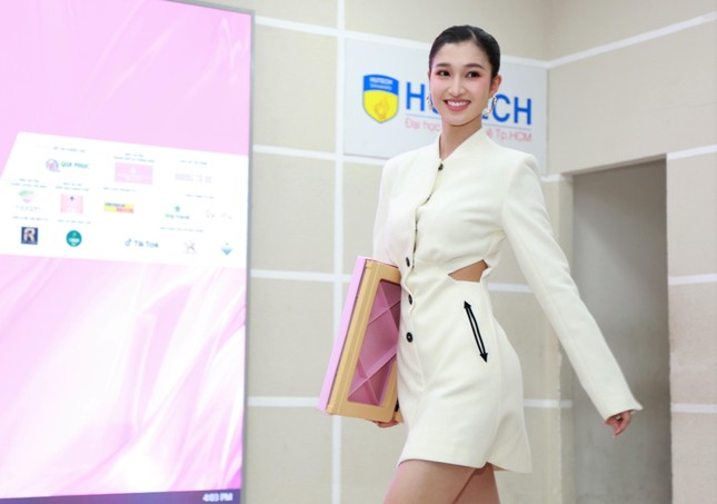 Á hậu Phương Nhi trong buổi tuyển sinh Hoa hậu Việt Nam 2022 ảnh 6