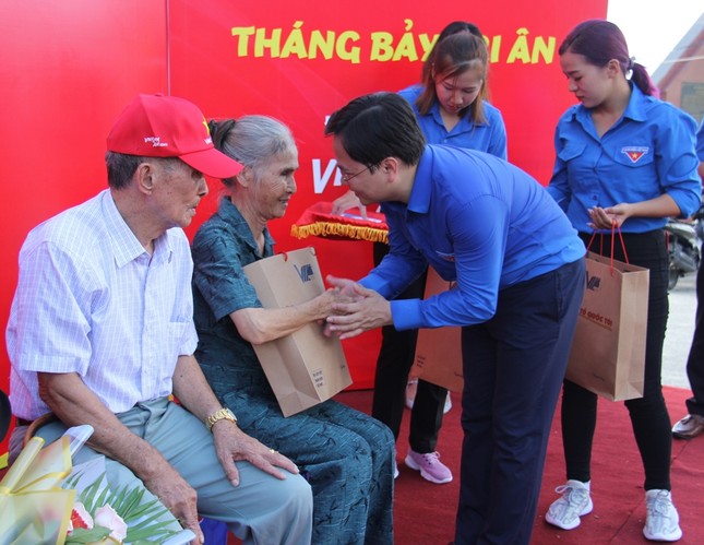 Hành trình ‘Tôi yêu Tổ quốc tôi’ tri ân cựu tù binh chính trị Côn Đảo ảnh 4