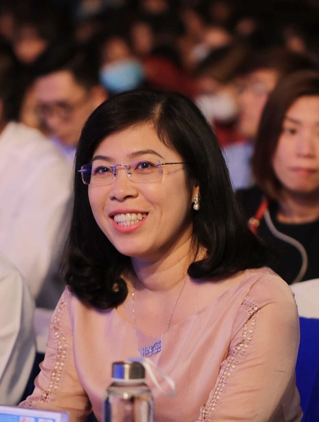 PGS-TS Nguyễn Mạnh Hùng rời ghế hiệu trưởng Trường Đại học Nguyễn Tất Thành ảnh 1