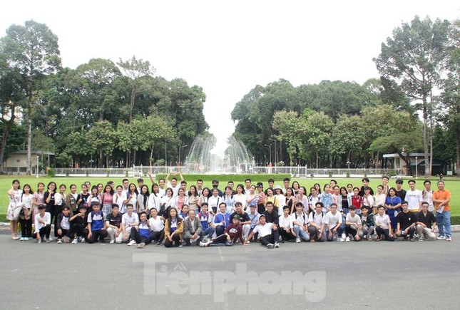 Báo Tiền Phong vinh danh và trao học bổng 'Nâng bước thủ khoa 2020' ảnh 7