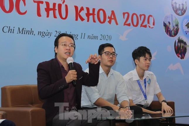Báo Tiền Phong vinh danh và trao học bổng 'Nâng bước thủ khoa 2020' ảnh 8