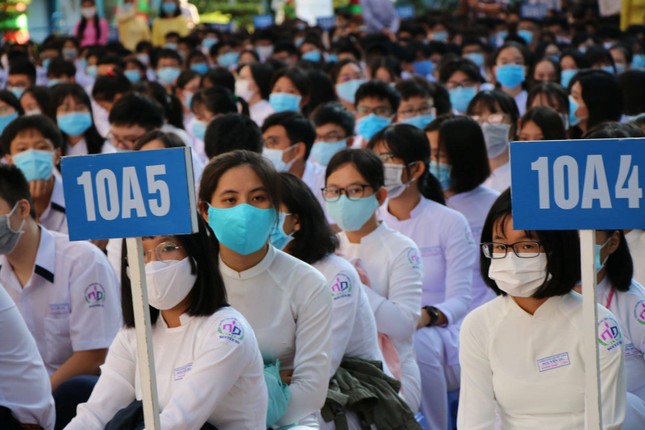 TPHCM: Tất bật chuẩn bị đón học sinh trở lại trường ảnh 1