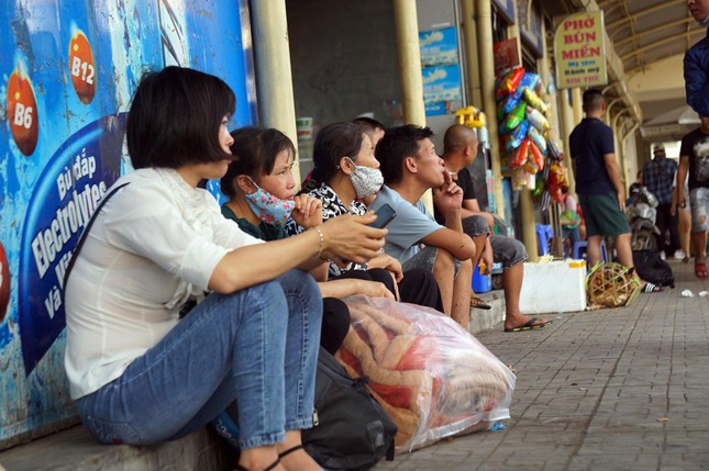 Ùn ùn về nghỉ lễ, cửa ngõ Hà Nội và TPHCM kẹt cứng ảnh 4