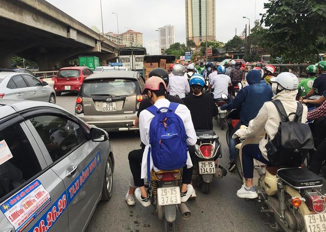 Ùn ùn về nghỉ lễ, cửa ngõ Hà Nội và TPHCM kẹt cứng ảnh 11