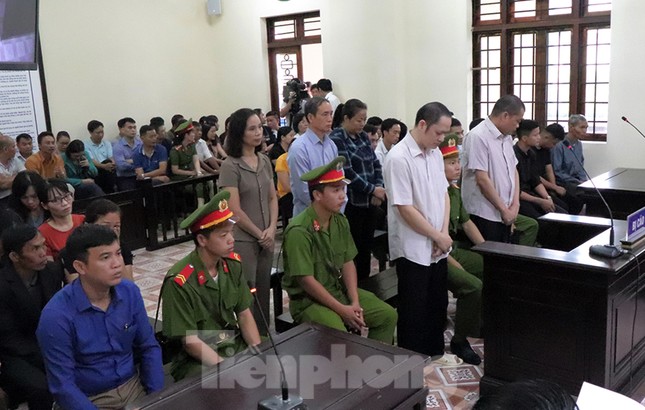 'Bà trùm' nhờ nâng điểm cho người thân của hàng loạt cán bộ công an Hà Giang ảnh 1